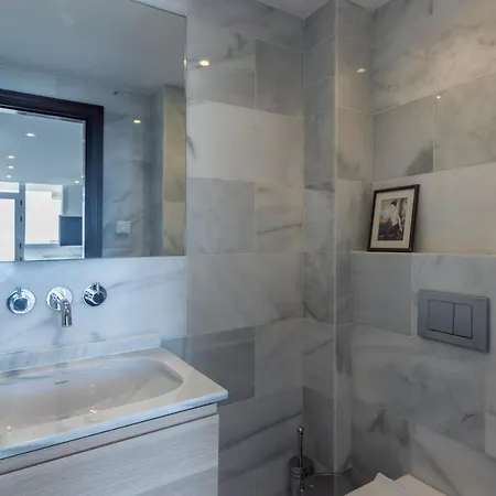 Διαμέρισμα Unique First Line *