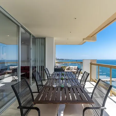 Unique First Line * 马尔韦利亚