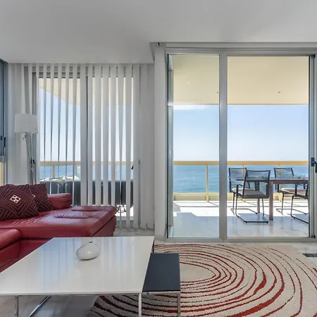 公寓 Unique First Line *