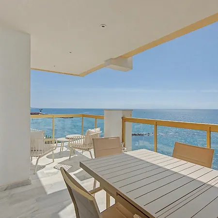 Unique First Line Apartamento