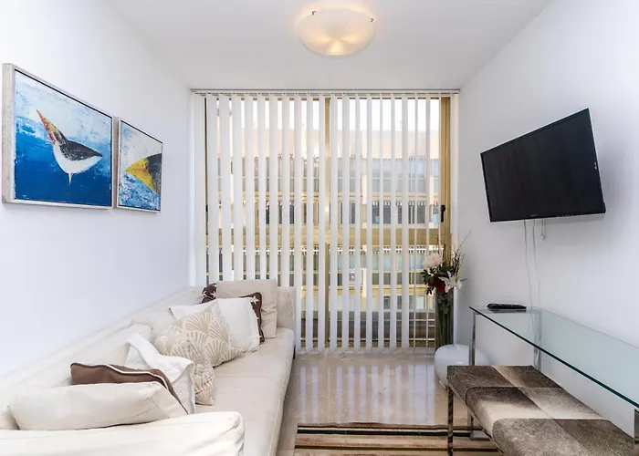 Unique First Line Appartement Marbellac