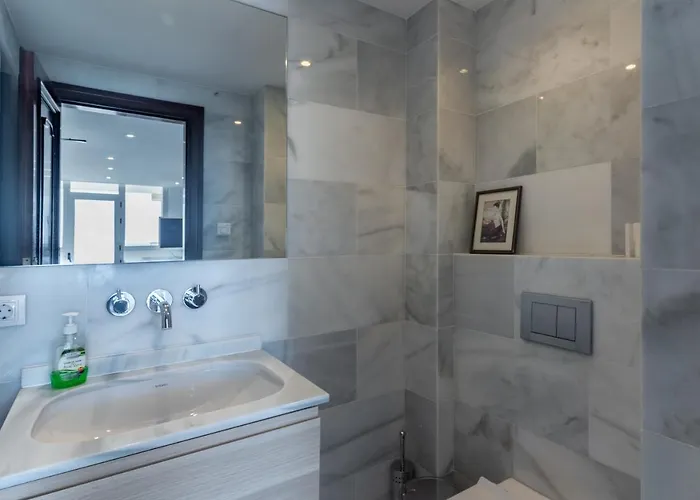 Апартаменти Unique First Line *